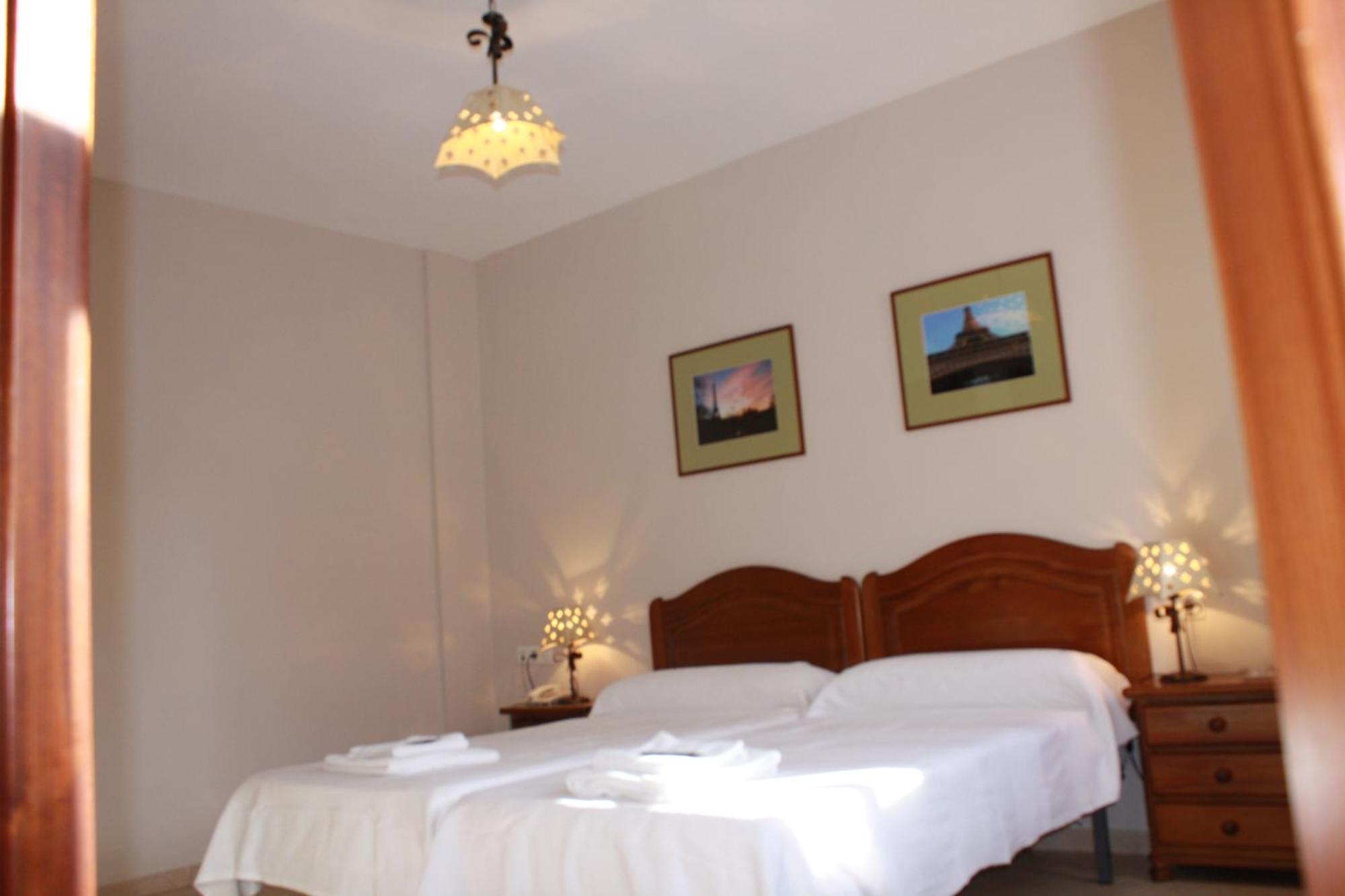 Hostal Carlos 2 La Línea de la Concepción Εξωτερικό φωτογραφία