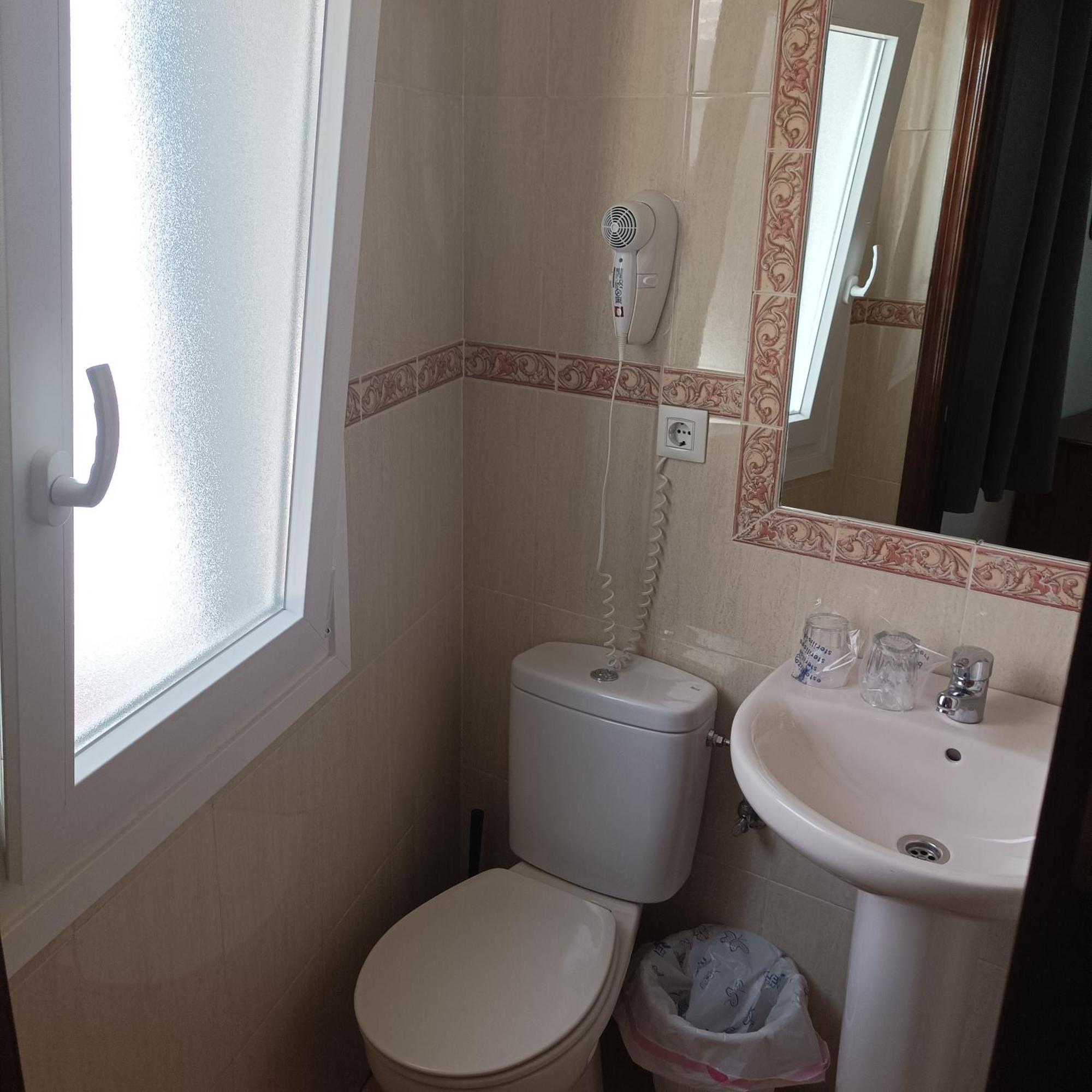 Hostal Carlos 2 La Línea de la Concepción Εξωτερικό φωτογραφία